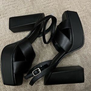 Lisa Vicky Block Heel Sandals
